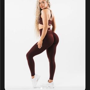 Alphalete Amplify Black Cherry Seamless Scrunch Leggings.